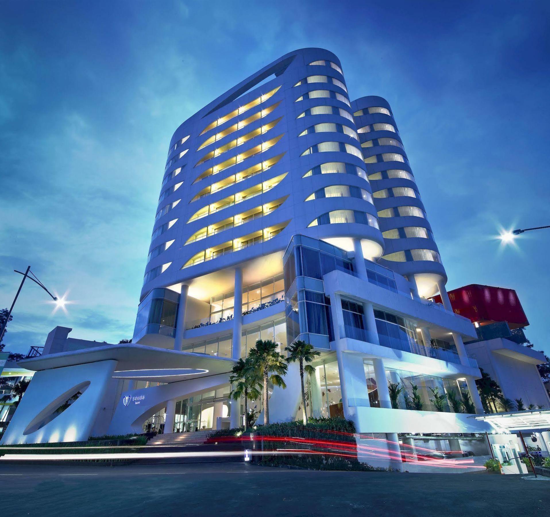 Sensa Hotel Bandung Exterior photo